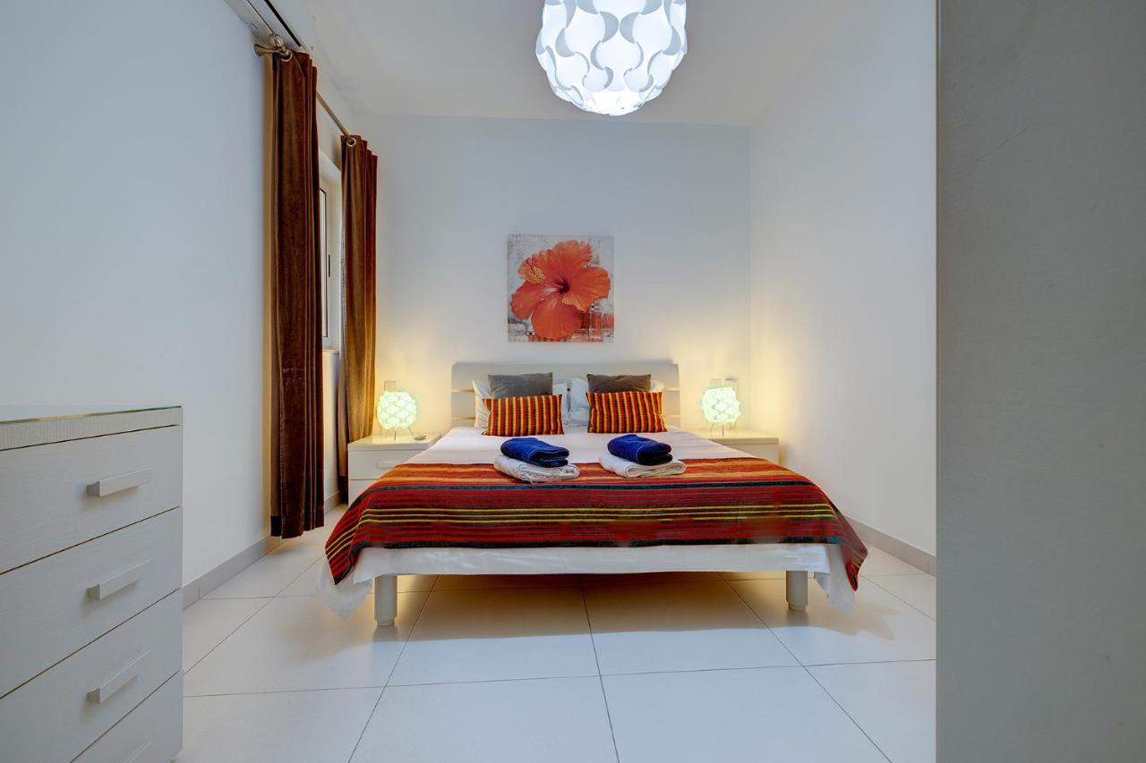 Modern Apartment Steps From Balluta Bay سليمة المظهر الخارجي الصورة